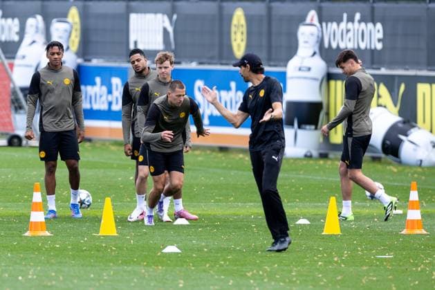 15 09 2025, Final training session for the UEFA Champions League match between Juventus Turin and Borussia Dortmund, from l Filipo Mane Borussia Dortmund , Yan Couto Borussia Dortmund , Cole Campbell Borussia Dortmund , Waldemar Anton Borussia Dortmund , Athletics coach Marcelo Martins Borussia Dortmund , Aaron Anselmino Borussia Dortmund , Dortmund training ground Borussia Dortmund NRW Germany xRHR PHOTO DEx Copyright: DennisxEwert RHR-FOTOx RHR-FOTO DE