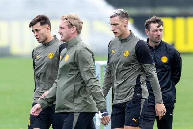 15 09 2025, Final training session for the UEFA Champions League match between Juventus Turin and Borussia Dortmund, f l Aaron Anselmino Borussia Dortmund , Julian Brandt Borussia Dortmund , Nico Schlotterbeck Borussia Dortmund , Co coach Robert Kovac Borussia Dortmund , Dortmund training ground Borussia Dortmund NRW Germany xRHR PHOTO DEx Copyright: DennisxEwert RHR-FOTOx RHR-FOTO DE