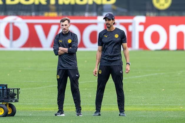 15 09 2025, Final training session for the UEFA Champions League match between Juventus Turin and Borussia Dortmund, from left sports scientist Noah Tegatz Borussia Dortmund , athletics coach Marcelo Martins Borussia Dortmund , Dortmund training ground Borussia Dortmund NRW Germany xRHR PHOTO DEx Copyright: DennisxEwert RHR-FOTOx RHR-FOTO DE