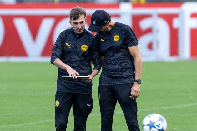 15 09 2025, Final training session for the UEFA Champions League match between Juventus Turin and Borussia Dortmund, from left sports scientist Noah Tegatz Borussia Dortmund , athletics coach Marcelo Martins Borussia Dortmund , Dortmund training ground Borussia Dortmund NRW Germany xRHR PHOTO DEx Copyright: DennisxEwert RHR-FOTOx RHR-FOTO DE