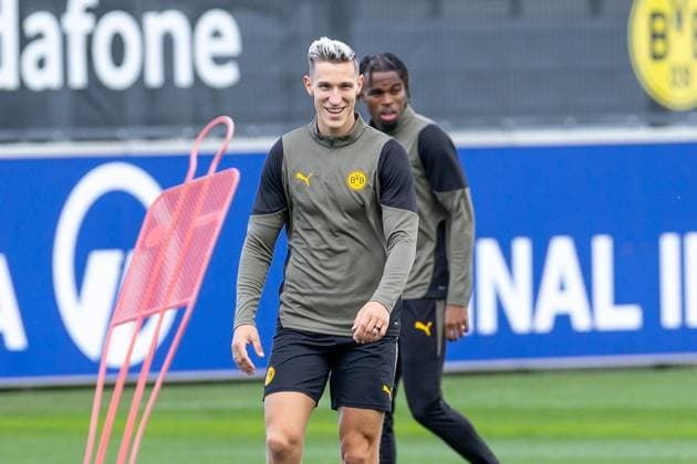 15 09 2025, Final training session for the UEFA Champions League match between Juventus Turin and Borussia Dortmund, f l Nico Schlotterbeck Borussia Dortmund laughs, Carney Chukwuemeka Borussia Dortmund , Dortmund Training ground Borussia Dortmund NRW Germany xRHR PHOTO DEx Copyright: DennisxEwert RHR-FOTOx RHR-FOTO DE