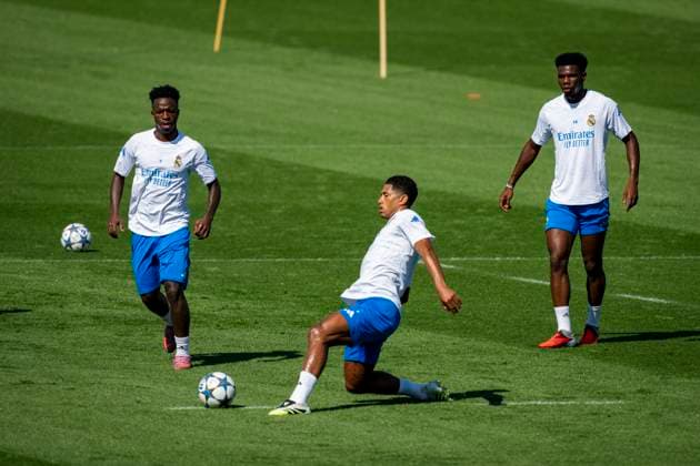 Real Madrid CF Training Session And press conference, PK, Pressekonferenz - UEFA Champions League 2025 26 League Phase MD1 Players of Real Madrid (from L to R) Vinicius Junior, Jude Bellingham, Aurelien Tchouameni are seen training during the Training Session and Press Conference ahead of the UEFA Champions League 2024 25 match against Olympique de Marseille at Ciudad Real Madrid on September 15, 2025 in Valdebebas, Spain. Valdebebas Ciudad Real Madrid Madrid Spain Copyright: xAlbertoxGardinx AGardin_20250915_Foot_Cha_ReaMad_Pc_0447