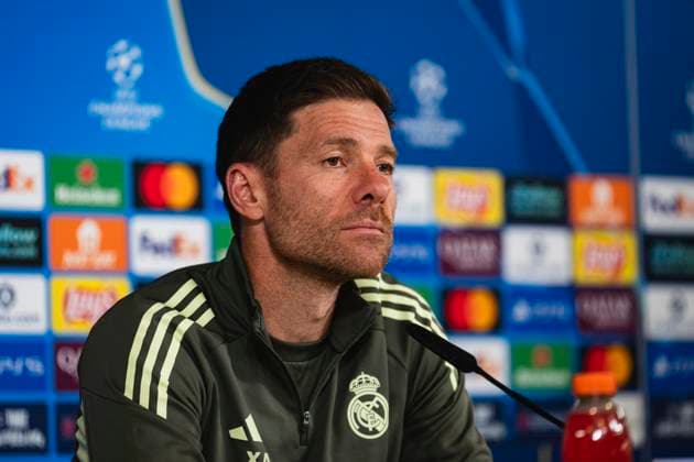 Real Madrid CF Training Session And press conference, PK, Pressekonferenz - UEFA Champions League 2025 26 League Phase MD1 Xabi Alonso, head coach of Real Madrid, is seen speaking in the press room during the Training Session and Press Conference ahead of the UEFA Champions League 2024 25 match against Olympique de Marseille at Ciudad Real Madrid on September 15, 2025 in Valdebebas, Spain. Valdebebas Ciudad Real Madrid Madrid Spain Copyright: xAlbertoxGardinx AGardin_20250915_Foot_Cha_ReaMad_Pc_0468