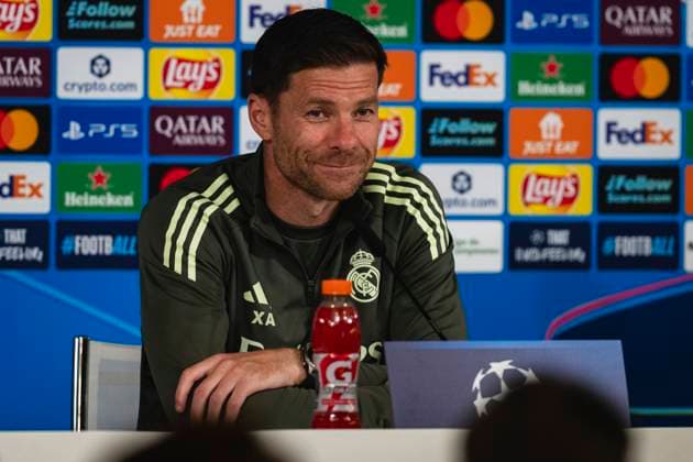 Real Madrid CF Training Session And press conference, PK, Pressekonferenz - UEFA Champions League 2025 26 League Phase MD1 Xabi Alonso, head coach of Real Madrid, is seen speaking in the press room during the Training Session and Press Conference ahead of the UEFA Champions League 2024 25 match against Olympique de Marseille at Ciudad Real Madrid on September 15, 2025 in Valdebebas, Spain. Valdebebas Ciudad Real Madrid Madrid Spain Copyright: xAlbertoxGardinx AGardin_20250915_Foot_Cha_ReaMad_Pc_0473