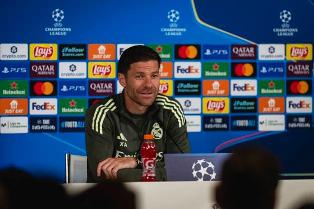 Real Madrid CF Training Session And press conference, PK, Pressekonferenz - UEFA Champions League 2025 26 League Phase MD1 Xabi Alonso, head coach of Real Madrid, is seen speaking in the press room during the Training Session and Press Conference ahead of the UEFA Champions League 2024 25 match against Olympique de Marseille at Ciudad Real Madrid on September 15, 2025 in Valdebebas, Spain. Valdebebas Ciudad Real Madrid Madrid Spain Copyright: xAlbertoxGardinx AGardin_20250915_Foot_Cha_ReaMad_Pc_0474