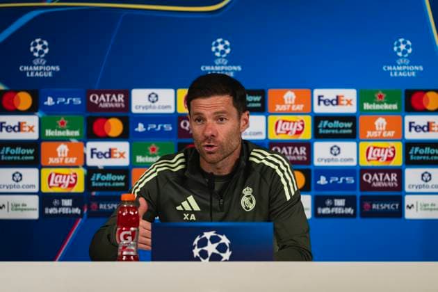 Real Madrid CF Training Session And press conference, PK, Pressekonferenz - UEFA Champions League 2025 26 League Phase MD1 Xabi Alonso, head coach of Real Madrid, is seen speaking in the press room during the Training Session and Press Conference ahead of the UEFA Champions League 2024 25 match against Olympique de Marseille at Ciudad Real Madrid on September 15, 2025 in Valdebebas, Spain. Valdebebas Ciudad Real Madrid Madrid Spain Copyright: xAlbertoxGardinx AGardin_20250915_Foot_Cha_ReaMad_Pc_0476