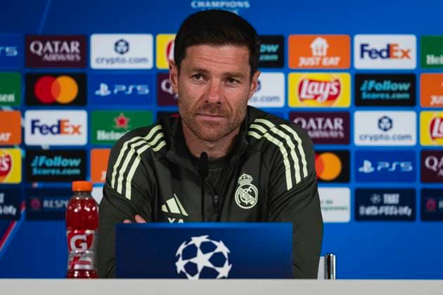 Real Madrid CF Training Session And press conference, PK, Pressekonferenz - UEFA Champions League 2025 26 League Phase MD1 Xabi Alonso, head coach of Real Madrid, is seen speaking in the press room during the Training Session and Press Conference ahead of the UEFA Champions League 2024 25 match against Olympique de Marseille at Ciudad Real Madrid on September 15, 2025 in Valdebebas, Spain. Valdebebas Ciudad Real Madrid Madrid Spain Copyright: xAlbertoxGardinx AGardin_20250915_Foot_Cha_ReaMad_Pc_0479