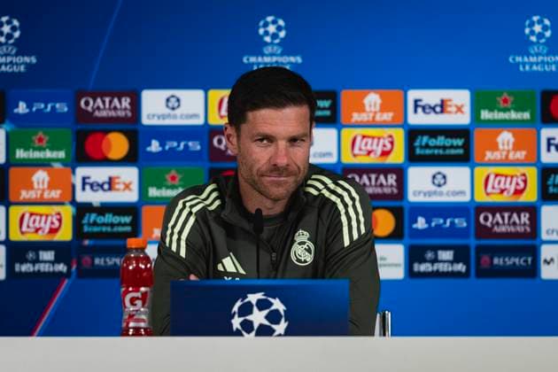 Real Madrid CF Training Session And press conference, PK, Pressekonferenz - UEFA Champions League 2025 26 League Phase MD1 Xabi Alonso, head coach of Real Madrid, is seen speaking in the press room during the Training Session and Press Conference ahead of the UEFA Champions League 2024 25 match against Olympique de Marseille at Ciudad Real Madrid on September 15, 2025 in Valdebebas, Spain. Valdebebas Ciudad Real Madrid Madrid Spain Copyright: xAlbertoxGardinx AGardin_20250915_Foot_Cha_ReaMad_Pc_0481