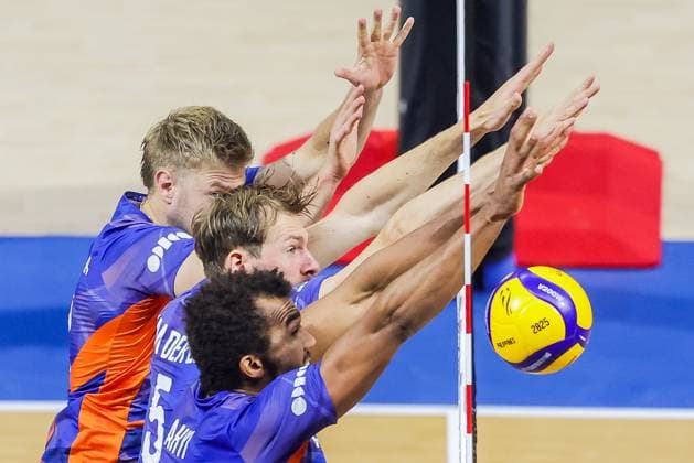 (250915) -- QUEZON CITY, Sept. 15, 2025 -- Players of the Netherlands compete during the pool B match between the Netherlands and Romania at the FIVB Men s World Championship, WM, Weltmeisterschaft 2025 in Quezon City, the Philippines, on Sept. 15, 2025. ) (SP)THE PHILIPPINES-QUEZON CITY-FIVB MEN S WORLD CHAMPIONSHIP 2025-NED VS ROU ROUELLExUMALI 