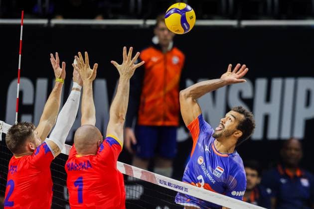 (250915) -- QUEZON CITY, Sept. 15, 2025 -- Michiel Ahyi (R) of the Netherlands competes during the pool B match between the Netherlands and Romania at the FIVB Men s World Championship, WM, Weltmeisterschaft 2025 in Quezon City, the Philippines, on Sept. 15, 2025. ) (SP)THE PHILIPPINES-QUEZON CITY-FIVB MEN S WORLD CHAMPIONSHIP 2025-NED VS ROU ROUELLExUMALI 