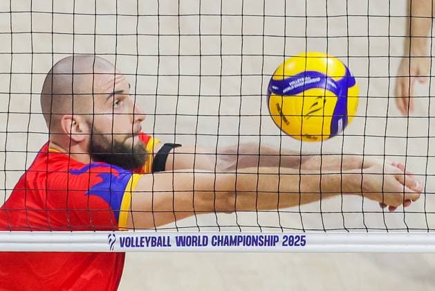 (250915) -- QUEZON CITY, Sept. 15, 2025 -- Bela Florian Bartha of Romania competes during the pool B match between the Netherlands and Romania at the FIVB Men s World Championship, WM, Weltmeisterschaft 2025 in Quezon City, the Philippines, on Sept. 15, 2025. ) (SP)THE PHILIPPINES-QUEZON CITY-FIVB MEN S WORLD CHAMPIONSHIP 2025-NED VS ROU ROUELLExUMALI 