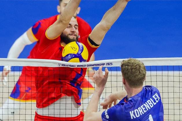 (250915) -- QUEZON CITY, Sept. 15, 2025 -- Bela Florian Bartha (L) of Romania competes during the pool B match between the Netherlands and Romania at the FIVB Men s World Championship, WM, Weltmeisterschaft 2025 in Quezon City, the Philippines, on Sept. 15, 2025. ) (SP)THE PHILIPPINES-QUEZON CITY-FIVB MEN S WORLD CHAMPIONSHIP 2025-NED VS ROU ROUELLExUMALI 