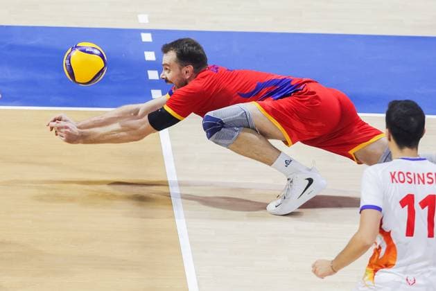 (250915) -- QUEZON CITY, Sept. 15, 2025 -- Rares Balean of Romania competes during the pool B match between the Netherlands and Romania at the FIVB Men s World Championship, WM, Weltmeisterschaft 2025 in Quezon City, the Philippines, on Sept. 15, 2025. ) (SP)THE PHILIPPINES-QUEZON CITY-FIVB MEN S WORLD CHAMPIONSHIP 2025-NED VS ROU ROUELLExUMALI 