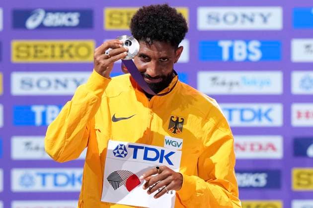 PETROS Amanal Team GER 2nd place with silver medal at the award ceremony 3 DAY Marathon Mens World Athletics Championships 2025 in Tokyo Tokyo on 15 09 2023 Copyright: xLacixPerenyix