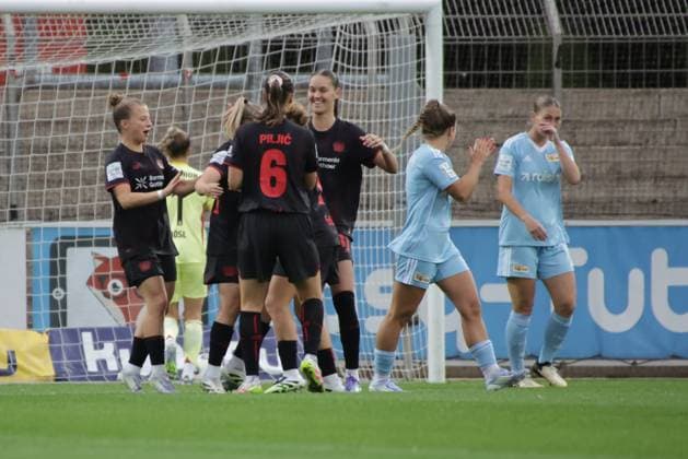 15 09 2025, xgrfx, Soccer Google Pixel Women Bundesliga, Bayer Leverkusen 1 FC Union Berlin v l Goal, Vanessa Fudalla Bayer Leverkusen DFL DFB REGULATIONS PROHIBIT ANY USE OF PHOTOGRAPHS as IMAGE SEQUENCES and or QUASI VIDEO Leverkusen
