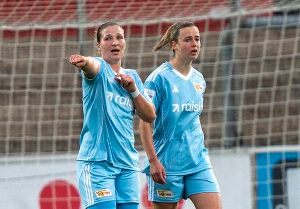 Tanja Pawollek 1 FC Union Berlin, 31 and Anna Aehling 1 FC Union Berlin, 4 disappointed after conceding 1 0 15 09 2025, Bayer Leverkusen 1 FC Union Berlin, Football, Google Pixel Frauen Bundesliga, GER, Leverkusen, Ulrich Haberland Stadion, Saison 25 26, 2 Spieltag DFL regulations prohibit any use of photographs as image sequences and or quasi video Copyright: HMBxMedia xMarcoxBader