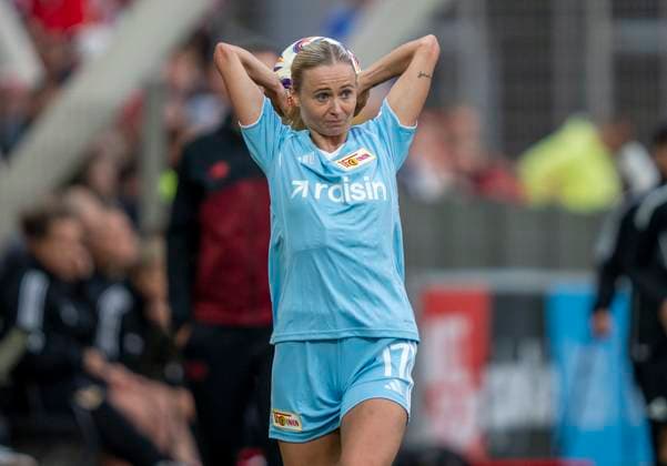 Judith Steinert 1 FC Union Berlin, 17 at throw-in 15 09 2025, Bayer Leverkusen 1 FC Union Berlin, Football, Google Pixel Frauen Bundesliga, GER, Leverkusen, Ulrich Haberland Stadion, Saison 25 26, 2 Spieltag DFL regulations prohibit any use of photographs as image sequences and or quasi video Copyright: HMBxMedia xMarcoxBader