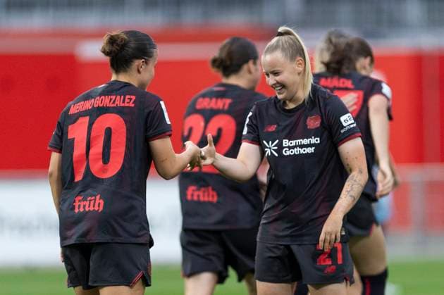 Google Pixel Women Bundesliga Bayer 04 Leverkusen Union Berlin 15 09 2025 Vanessa Fudalla Bayer 04 Leverkusen, 21 cheers after her goal with Estrella Merino Gonzalez Bayer 04 Leverkusen, 10 on matchday 2 of the Google Pixel Women Bundesliga in the match Bayer 04 Leverkusen vs Union Berlin on 15 09 2025 at Ulrich Haberland Stadion in Leverkusen Copyright: xBEAUTIFULxSPORTS Meuselx