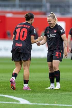 Google Pixel Women Bundesliga Bayer 04 Leverkusen Union Berlin 15 09 2025 Vanessa Fudalla Bayer 04 Leverkusen, 21 cheers after her goal with Estrella Merino Gonzalez Bayer 04 Leverkusen, 10 on matchday 2 of the Google Pixel Women Bundesliga in the match Bayer 04 Leverkusen vs Union Berlin on 15 09 2025 at Ulrich Haberland Stadion in Leverkusen Copyright: xBEAUTIFULxSPORTS Meuselx