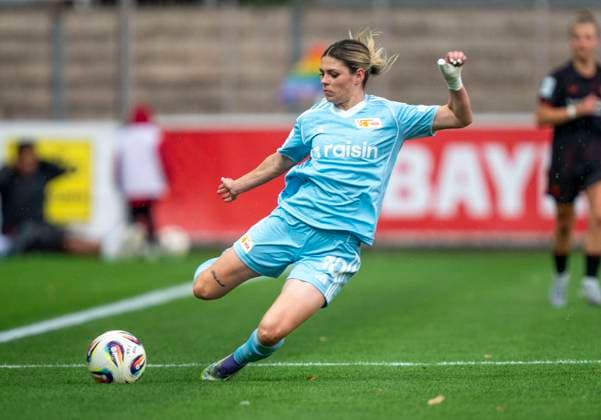 Eileen Campbell (1. FC Union Berlin, 10) 15.09.2025, Bayer Leverkusen - 1. FC Union Berlin, Fussball, Google Pixel Frauen-Bundesliga, GER, Leverkusen, Ulrich Haberland Stadion, Saison 25 26, 2. Spieltag DFL regulations prohibit any use of photographs as image sequences and or quasi-video. Copyright: HMBxMedia xMarcoxBader