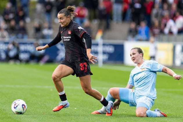 Google Pixel Women Bundesliga Bayer 04 Leverkusen Union Berlin 15 09 2025 Carlotta Wamser Bayer 04 Leverkusen, 37 , Dina Orschmann Union Berlin, 11 on matchday 2 of the Google Pixel Women Bundesliga in the match Bayer 04 Leverkusen vs Union Berlin on 15 09 2025 at Ulrich Haberland Stadion in Leverkusen Copyright: xBEAUTIFULxSPORTS Meuselx