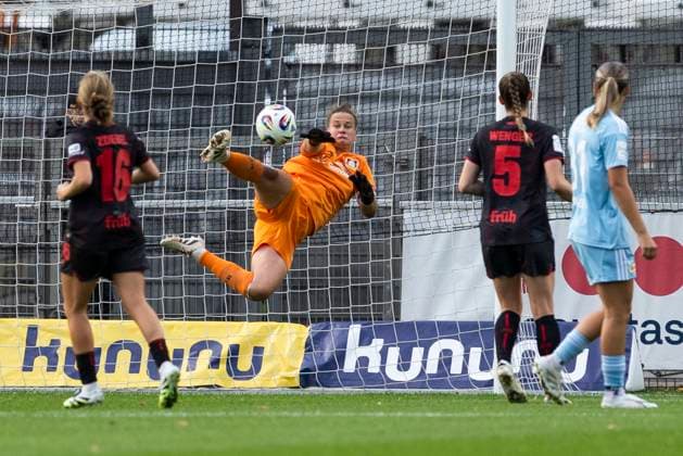 Google Pixel Women Bundesliga Bayer 04 Leverkusen Union Berlin 15 09 2025 Friederike Repohl Bayer 04 Leverkusen, 27 on matchday 2 of the Google Pixel Women Bundesliga in the match Bayer 04 Leverkusen vs Union Berlin on 15 09 2025 at Ulrich Haberland Stadium in Leverkusen Copyright: xBEAUTIFULxSPORTS Meuselx