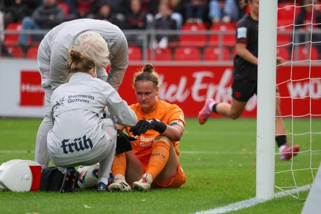 Leverkusen, Germany 15 September 2025 1 FBL 2025 2026 Bayer 04 Leverkusen vs FC Union Berlin In picture Goalkeeper Friederike Repohl Bayer Leverkusen is injured and needs medical treatment DFB regulations prohibit any use of photographs as image sequences and or quasi video Ulrich Haberland Stadion Nordrhein Westfalen Copyright: xFotostandx xFantinix