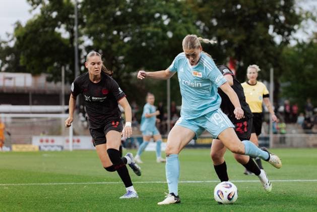 15 09 25, Women, Soccer, Google Pixel Women Bundesliga, Season 2025 2026, Bayer 04 Leverkusen 1 FC Union Berlin, 2 Matchday Samantha Steuerwald 19 1 FC Union Berlin Pass Leverkusen Ulrich Haberland Stadion NRW Germany