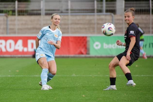 15 09 2025, xgrfx, Soccer Google Pixel Women Bundesliga, Bayer Leverkusen 1 FC Union Berlin v l Judith Steinert 1 FC Union Berlin , Kristin Kögel Bayer Leverkusen DFL DFB REGULATIONS PROHIBIT ANY USE OF PHOTOGRAPHS as IMAGE SEQUENCES and or QUASI VIDEO Leverkusen