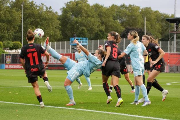 15 09 2025, xgrfx, Soccer Google Pixel Women Bundesliga, Bayer Leverkusen 1 FC Union Berlin v l Kristin Kögel Bayer Leverkusen , Dina Orschmann 1 FC Union Berlin , Katharina Piljic Bayer Leverkusen , Eileen Campbell 1 FC Union Berlin DFL DFB REGULATIONS PROHIBIT ANY USE OF PHOTOGRAPHS as IMAGE SEQUENCES and or QUASI VIDEO Leverkusen