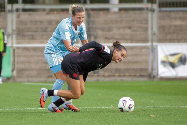 15 09 2025, xgrfx, Soccer Google Pixel Women Bundesliga, Bayer Leverkusen 1 FC Union Berlin v l Carlotta Wamser Bayer Leverkusen DFL DFB REGULATIONS PROHIBIT ANY USE OF PHOTOGRAPHS as IMAGE SEQUENCES and or QUASI VIDEO Leverkusen