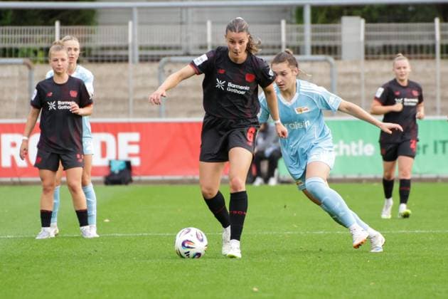 15 09 2025, xgrfx, Soccer Google Pixel Women Bundesliga, Bayer Leverkusen 1 FC Union Berlin v l Katharina Piljic Bayer Leverkusen , Sophie Weidauer 1 FC Union Berlin DFL DFB REGULATIONS PROHIBIT ANY USE OF PHOTOGRAPHS as IMAGE SEQUENCES and or QUASI VIDEO Leverkusen
