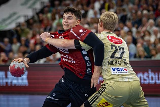 DAIKIN HBL SG Flensburg Handewitt vs TSV Hannover Burgdorf 15 09 25 Marko Grgic Nr 17, SG Flensburg Handewitt vs Marian Michalczik Nr 22, TSV Hannover Burgdorf DAIKIN HBL SG Flensburg Handewitt vs TSV Hannover Burgdorf, GP JOULE Arena Flensburg on 15 09 25 Copyright: xBEAUTIFULxSPORTS MarioxM.xKobergx