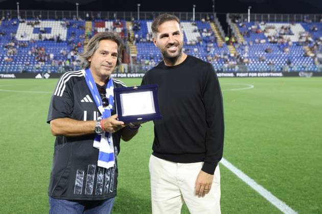 Como™s Quelli con Luca onlus Como 1907 s head coach Cesc Fabregas during the Serie A soccer match between Como and Genoa at the Giuseppe Sinigaglia stadium in Como, north Italy - September 15, 2025 - Soccer.  Copyright: xAntonioxSaiai LaPressex