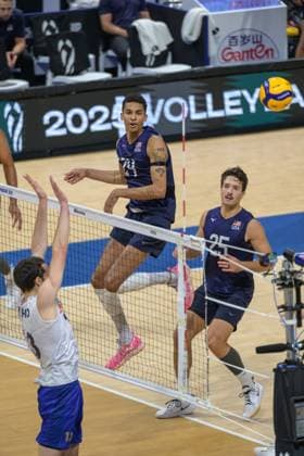 September 15, 2025, Quezon City, Manila, Philippines: USA vs Portugal in their Pool Phase match during the FIVB Mens Volleyball World Championship, WM, Weltmeisterschaft 2025 in Manila, Philippines. USA wins in 3 sets. USAs Merrick McHENRY and Ethan CHAMPLIN Quezon City Philippines - ZUMAr144 20250915_zap_r144_002 Copyright: xJaynexRussellx