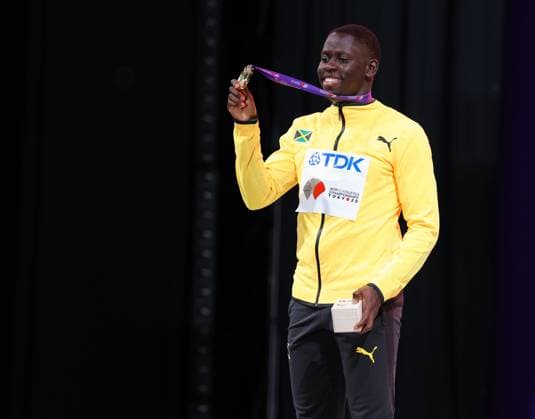 September 15, 2025, Shinjuku, Tokyo, Japan: OBLIQUE SEVILLE of Jamaica in the Men 100m Medal Ceremony at the Tokyo 2025 World Athletics Championships in Tokyo, Japan Shinjuku Japan - ZUMAc179 20250915_zep_c179_152 Copyright: xMickaelxChavetx