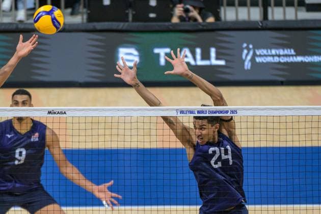 September 15, 2025, Quezon City, Manila, Philippines: USA vs Portugal in their Pool Phase match during the FIVB Mens Volleyball World Championship, WM, Weltmeisterschaft 2025 in Manila, Philippines. USA wins in 3 sets. USAs Gabriel GARCIA and Merrick McHENRY Quezon City Philippines - ZUMAr144 20250915_zap_r144_017 Copyright: xJaynexRussellx