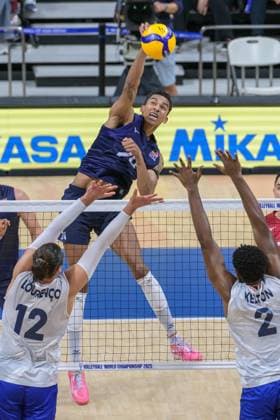 September 15, 2025, Quezon City, Manila, Philippines: USA vs Portugal in their Pool Phase match during the FIVB Mens Volleyball World Championship, WM, Weltmeisterschaft 2025 in Manila, Philippines. USA wins in 3 sets. USAs Merrick McHENRY Quezon City Philippines - ZUMAr144 20250915_zap_r144_024 Copyright: xJaynexRussellx