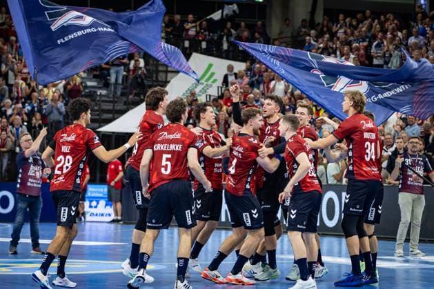 DAIKIN HBL SG Flensburg Handewitt vs TSV Hannover Burgdorf 15 09 25 Cheering after victory Team SG Flensburg Handewitt DAIKIN HBL SG Flensburg Handewitt vs TSV Hannover Burgdorf, GP JOULE Arena Flensburg on 15 09 25 Copyright: xBEAUTIFULxSPORTS MarioxM.xKobergx