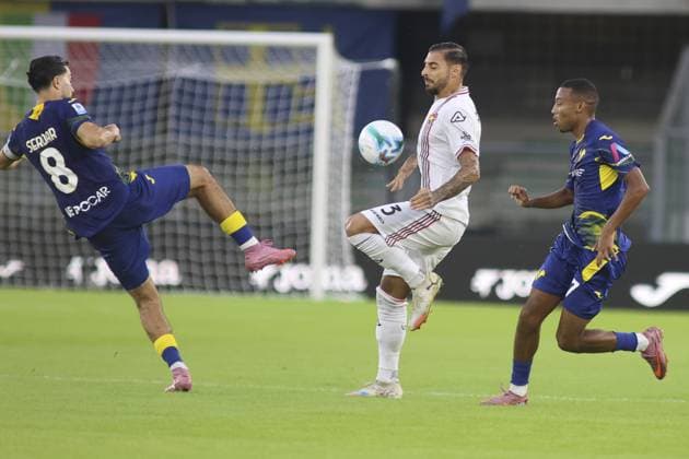 Giuseppe Pezzella of US Cremonese play the ball during Hellas Verona FC vs US Cremonese, 3Â° Serie A Enilive 2025-26 game at Marcantonio Bentegodi stadium in Verona (VR), Italy, on September 15, 2025.  Copyright: xDavidexCasentini IPAxSportx xipa-agency.netx xx IPA_64908693 IPA_Agency_IPA64908693
