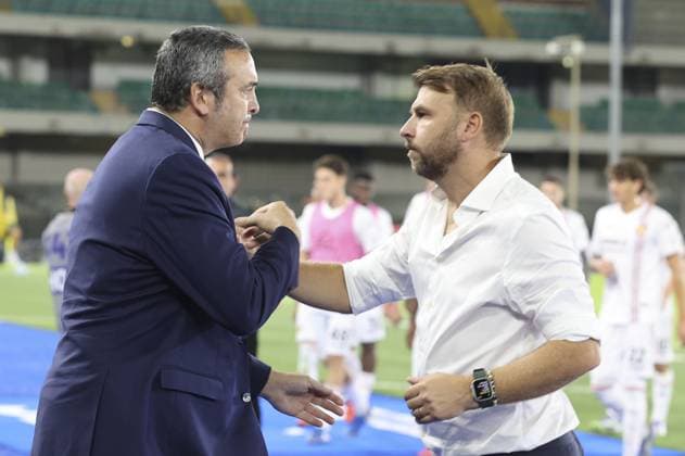 Italo Zanzi Ceo of Hellas Verona FC Cesc Fabregas Head Coach of Como 1907pliment Paolo Zanetti Head Coach of Hellas Verona FC at the end of Hellas Verona FC vs US Cremonese, 3Â° Serie A Enilive 2025-26 game at Marcantonio Bentegodi stadium in Verona (VR), Italy, on September 15, 2025.  Copyright: xDavidexCasentini IPAxSportx xipa-agency.netx xx IPA_64908730 IPA_Agency_IPA64908730