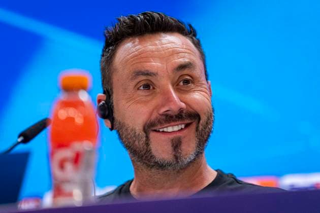 Olympique de Marseille press conference, PK, Pressekonferenz - UEFA Champions League 2025 26 League Phase MD1 Roberto De Zerbi, Head Coach of Olympique de Marseille, smiles in the press room during the Training Session and Press Conference ahead of the UEFA Champions League 2024 25 match against Real Madrid CF at Estadio Santiago Bernabeu on September 15, 2025 in Madrid, Spain. Madrid Estadio Santiago Bernabeu Madrid Spain Copyright: xAlbertoxGardinx AGardin_20250915_Foot_Cha_OlyMar_Pc_0353