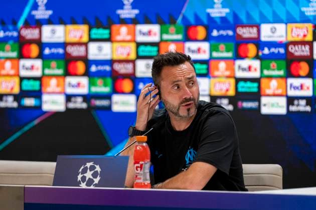 Olympique de Marseille press conference, PK, Pressekonferenz - UEFA Champions League 2025 26 League Phase MD1 Roberto De Zerbi, Head Coach of Olympique de Marseille, speaks in the press room during the Training Session and Press Conference ahead of the UEFA Champions League 2024 25 match against Real Madrid CF at Estadio Santiago Bernabeu on September 15, 2025 in Madrid, Spain. Madrid Estadio Santiago Bernabeu Madrid Spain Copyright: xAlbertoxGardinx AGardin_20250915_Foot_Cha_OlyMar_Pc_0373