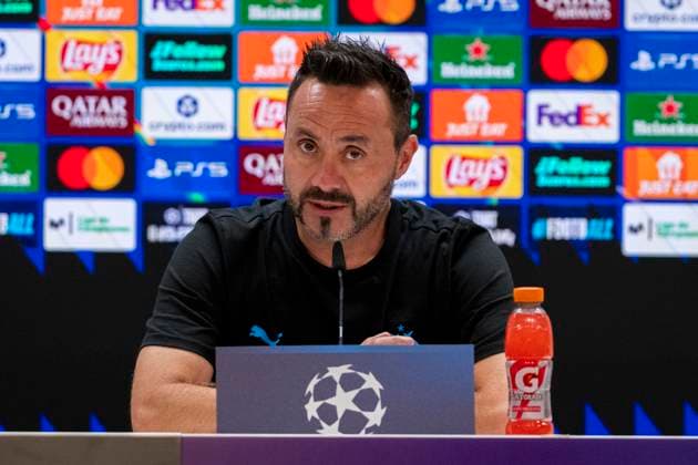 Olympique de Marseille press conference, PK, Pressekonferenz - UEFA Champions League 2025 26 League Phase MD1 Roberto De Zerbi, Head Coach of Olympique de Marseille, speaks in the press room during the Training Session and Press Conference ahead of the UEFA Champions League 2024 25 match against Real Madrid CF at Estadio Santiago Bernabeu on September 15, 2025 in Madrid, Spain. Madrid Estadio Santiago Bernabeu Madrid Spain Copyright: xAlbertoxGardinx AGardin_20250915_Foot_Cha_OlyMar_Pc_0375