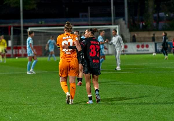 Friederike Repohl Bayer 04 Leverkusen, 27 and Carlotta Wamser Bayer 04 Leverkusen, 37 15 09 2025, Bayer Leverkusen 1 FC Union Berlin, Football, Google Pixel Frauen Bundesliga, GER, Leverkusen, Ulrich Haberland Stadion, Saison 25 26, 2 Spieltag DFL regulations prohibit any use of photographs as image sequences and or quasi video Copyright: HMBxMedia xMarcoxBader