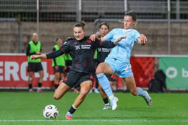 Leverkusen, Germany 15 September 2025 1 FBL 2025 2026 Bayer 04 Leverkusen vs FC Union Berlin Pictured from left in a duel Carlotta Wamser Bayer Leverkusen and Nele Bauereisen Union Berlin DFB regulations prohibit any use of photographs as image sequences and or quasi video Ulrich Haberland Stadion Nordrhein Westfalen Copyright: xFotostandx xFantinix
