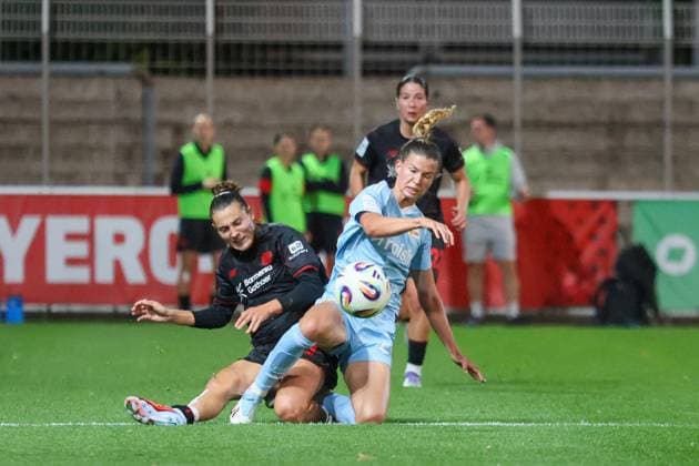 Leverkusen, Germany 15 September 2025 1 FBL 2025 2026 Bayer 04 Leverkusen vs FC Union Berlin Pictured from left in a duel Carlotta Wamser Bayer Leverkusen and Nele Bauereisen Union Berlin DFB regulations prohibit any use of photographs as image sequences and or quasi video Ulrich Haberland Stadion Nordrhein Westfalen Copyright: xFotostandx xFantinix