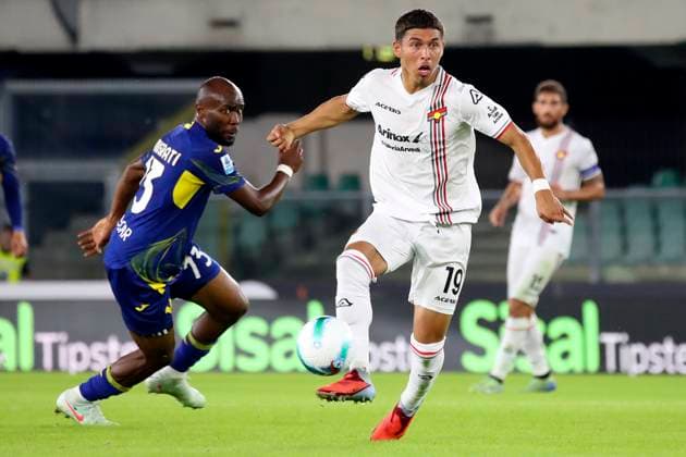 Jeremy Sarmiento Cremonese s during the Serie A soccer match between Hellas Verona and Cremonese at the Bentegodi Stadium in Verona, north west Italy - Monday, September 15, 2025. - Soccer .  Copyright: xPaolaxGarbuio Lapressex