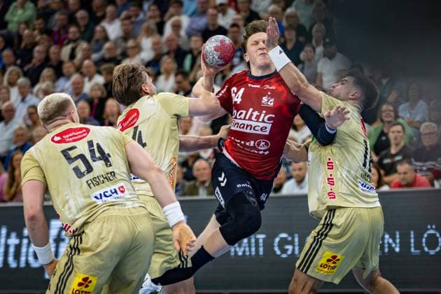 DAIKIN HBL SG Flensburg Handewitt vs TSV Hannover Burgdorf 15 09 25 Lasse Kjaer Møller Nr 64, SG Flensburg Handewitt in attack DAIKIN HBL SG Flensburg Handewitt vs TSV Hannover Burgdorf, GP JOULE Arena Flensburg on 15 09 25 Copyright: xBEAUTIFULxSPORTS MarioxM.xKobergx