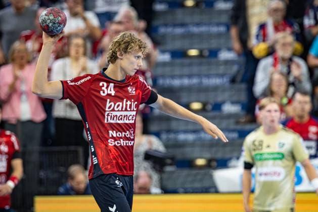 DAIKIN HBL SG Flensburg Handewitt vs TSV Hannover Burgdorf 15 09 25 Thilo Knutzen Nr34, SG Flensburg Handewitt in attack DAIKIN HBL SG Flensburg Handewitt vs TSV Hannover Burgdorf, GP JOULE Arena Flensburg on 15 09 25 Copyright: xBEAUTIFULxSPORTS MarioxM.xKobergx